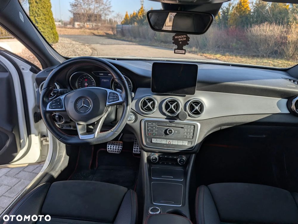 Mercedes-Benz GLA 200 7G-DCT AMG Line - 12