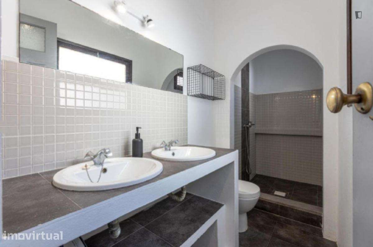 Quarto - localizado em Aveiro - Grande imagem: 4/9