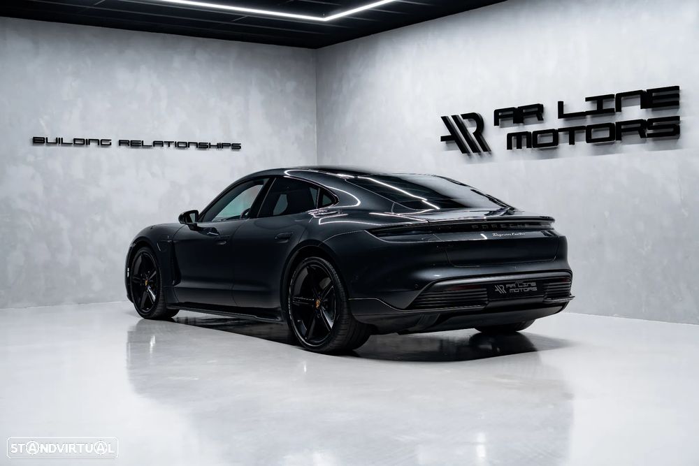 Porsche Taycan Turbo - 10