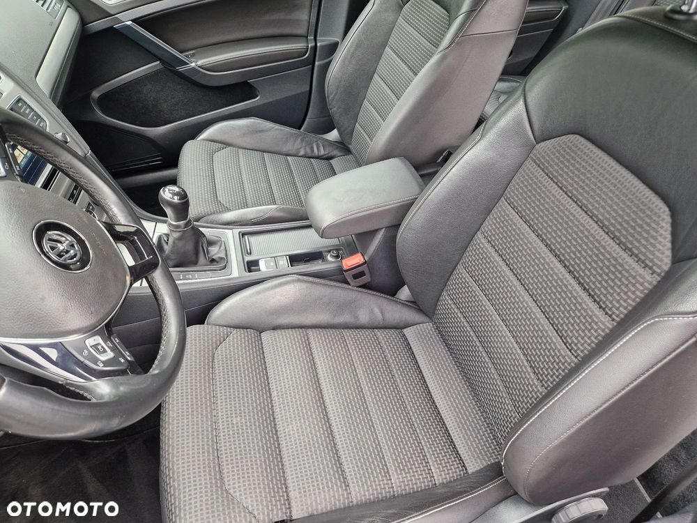 Volkswagen Golf 1.6 TDI BlueMotion Technology Comfortline - 11