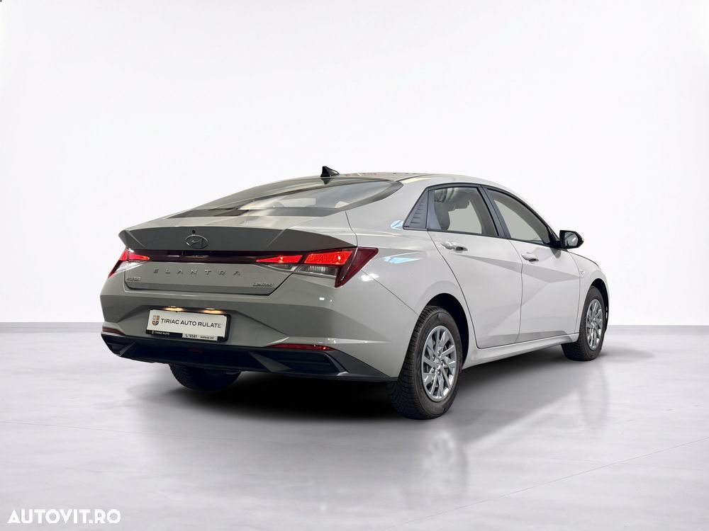 Hyundai Elantra - 6