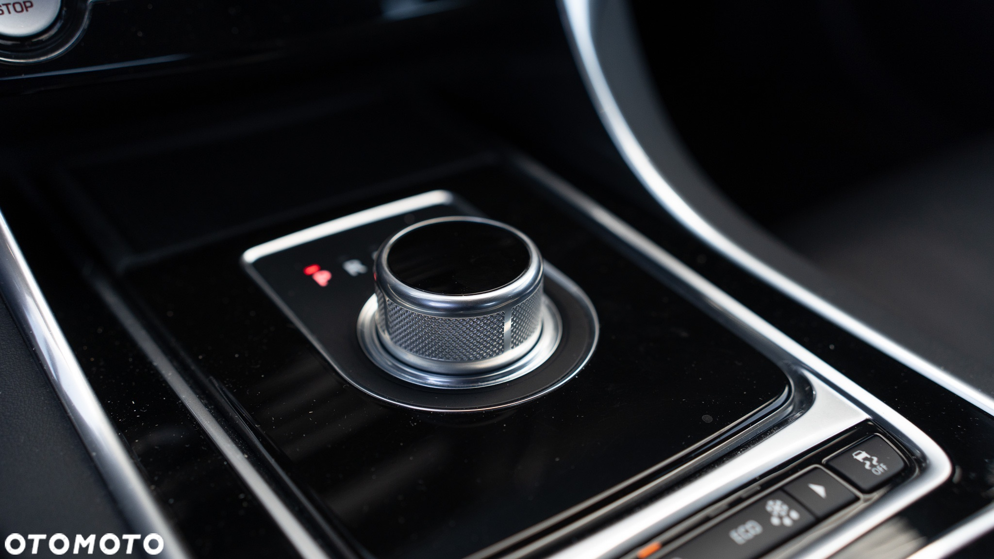 Jaguar XE 2.0 D Prestige - 14