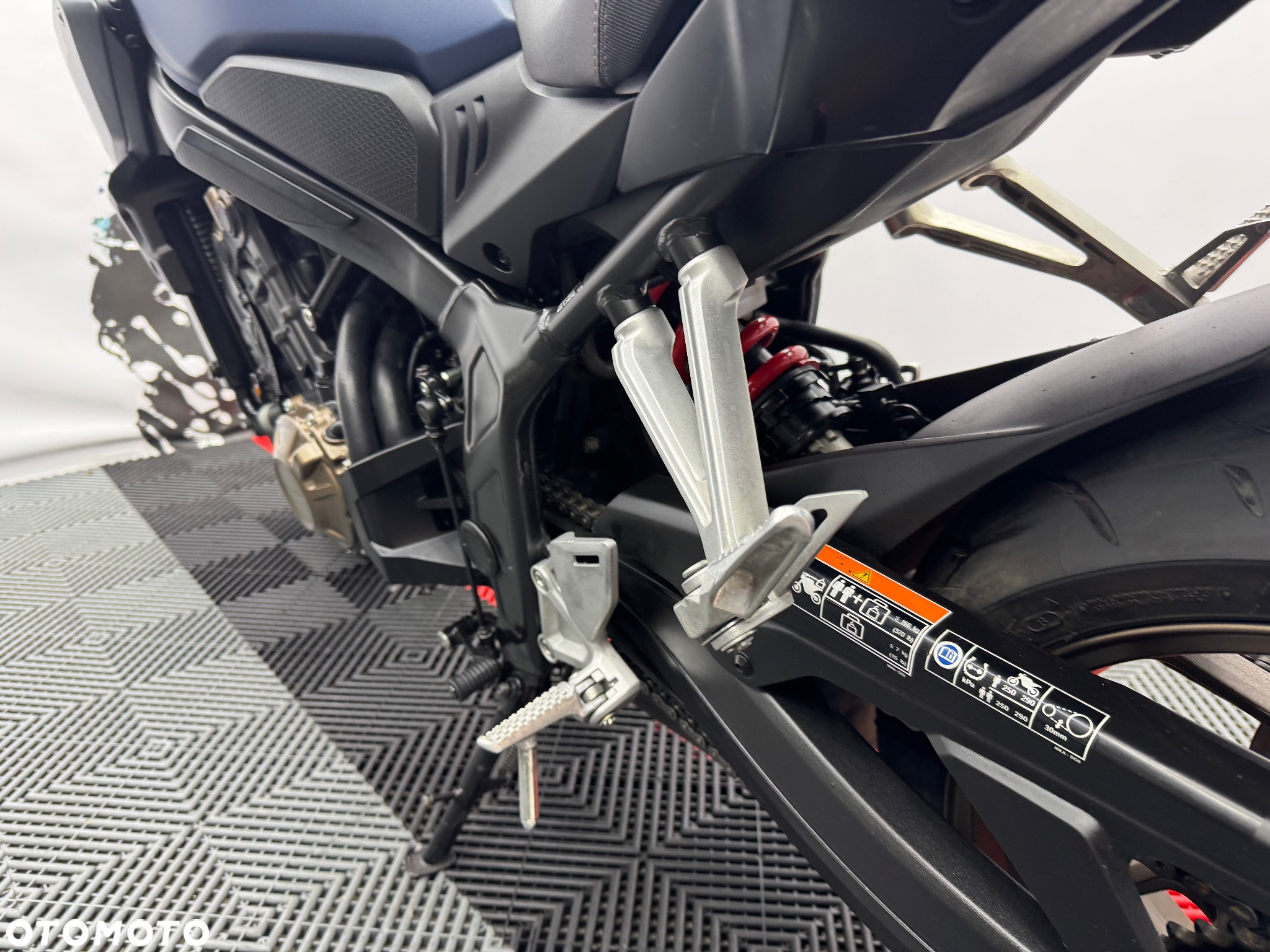 Honda CB - 18