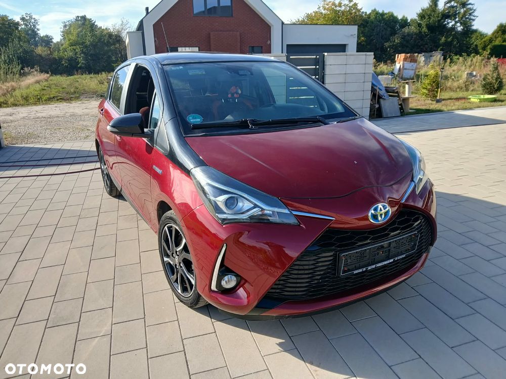 Toyota Yaris Hybrid 100 Selection - 17