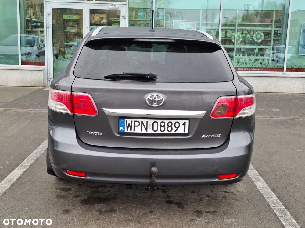 Toyota Avensis - 8