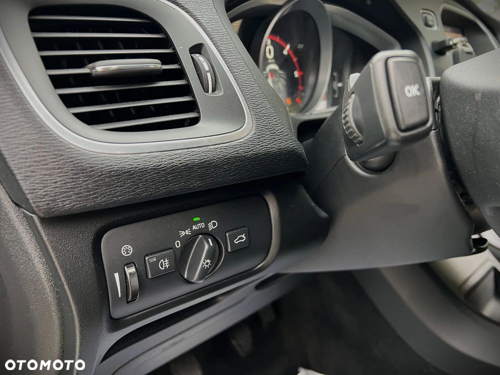 Volvo V40 D2 Momentum - 35