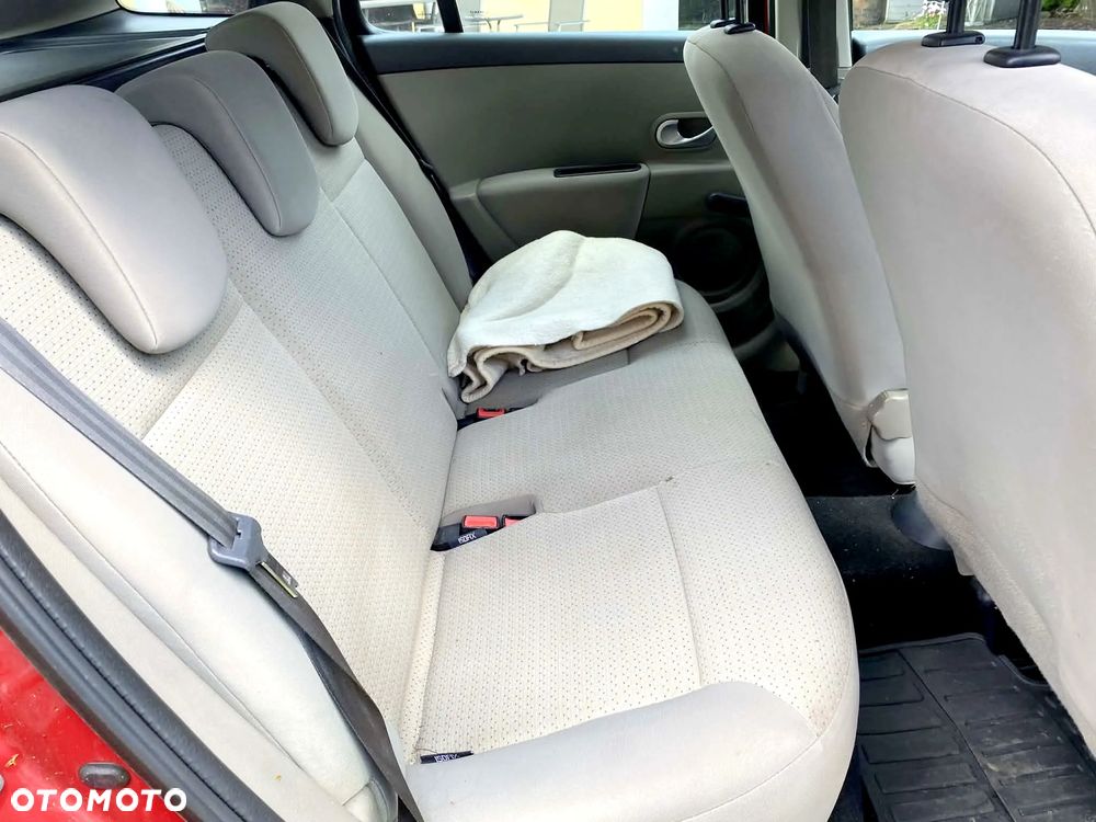 Renault Clio - 24