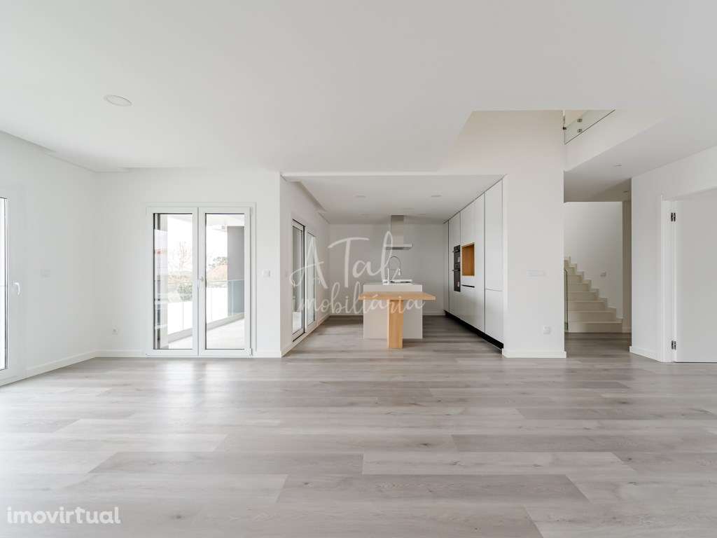 Moradia geminadaT4 em Vale de Milhaços/Corroios - Grande imagem: 3/20