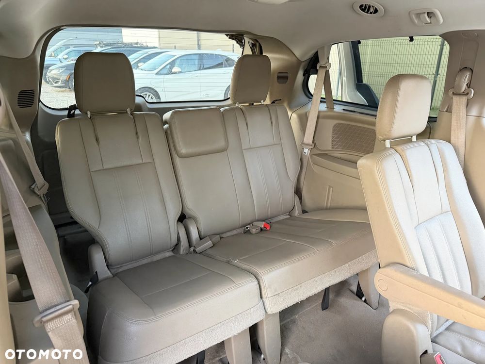 Chrysler Town & Country 3.6 Limited - 8