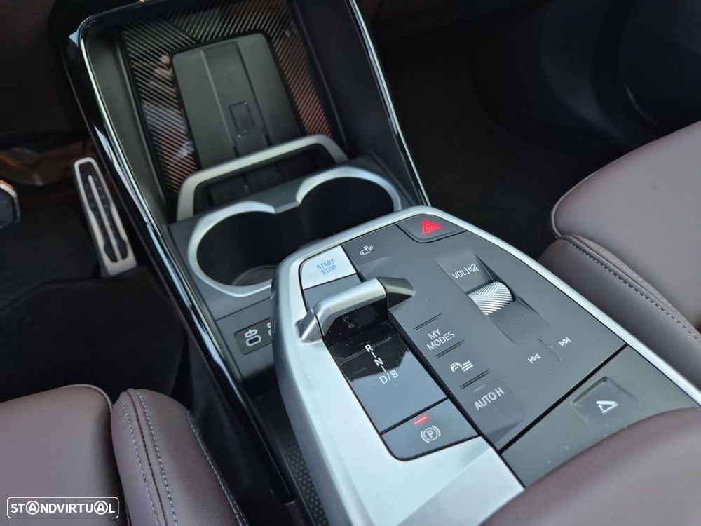 BMW iX1 eDrive20 Pack Desportivo M Pro - 14