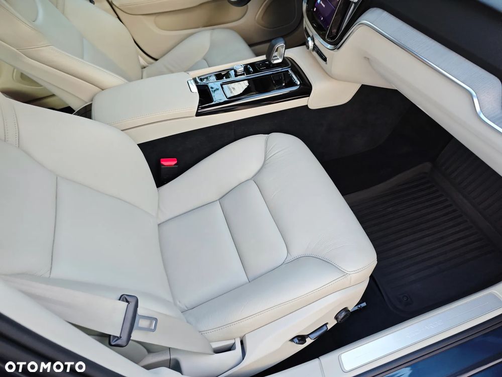 Volvo S60 T8 Recharge AWD Plus Dark - 23