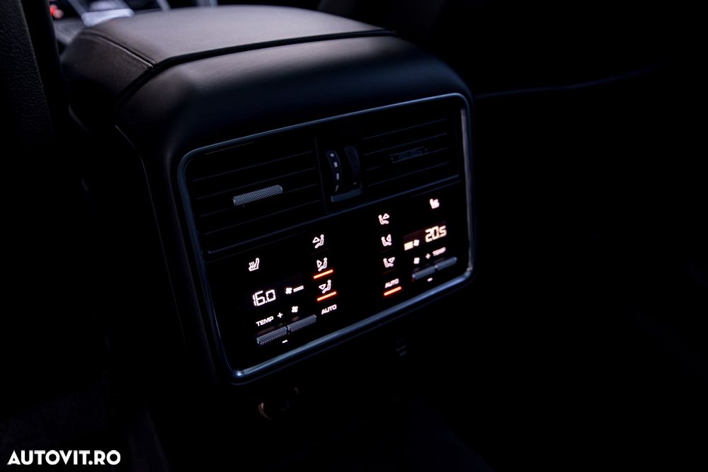 Porsche Cayenne - 32