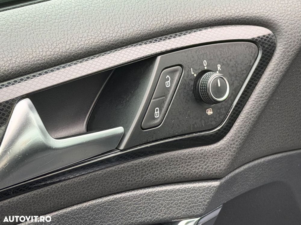 Volkswagen Golf - 33