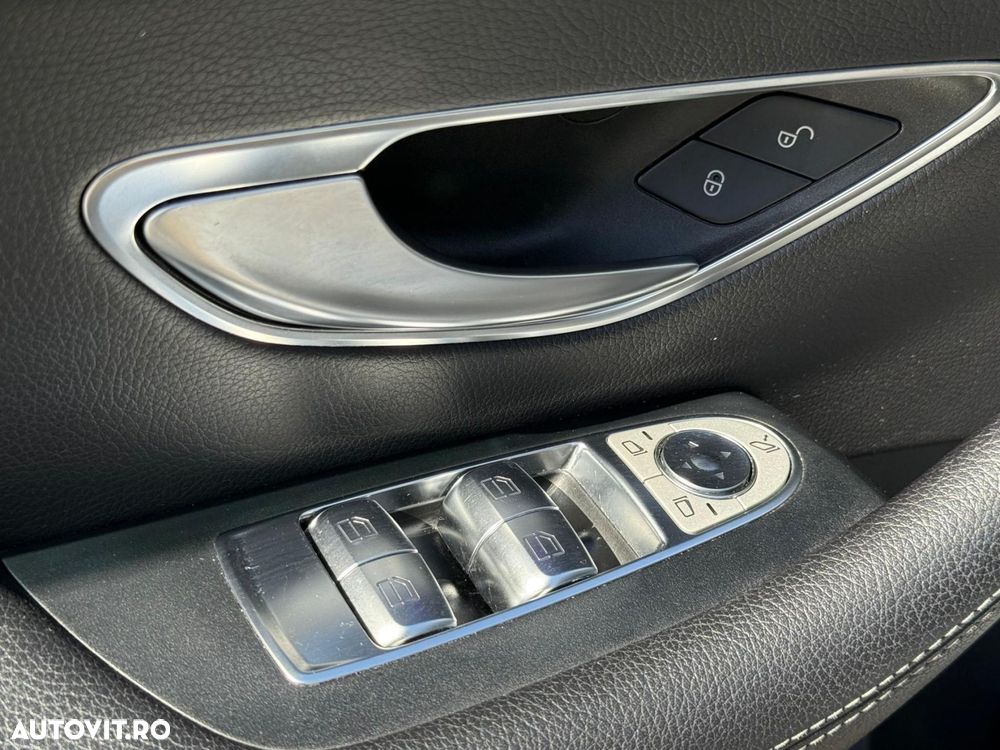 Mercedes-Benz E 200 Coupe Aut. - 38