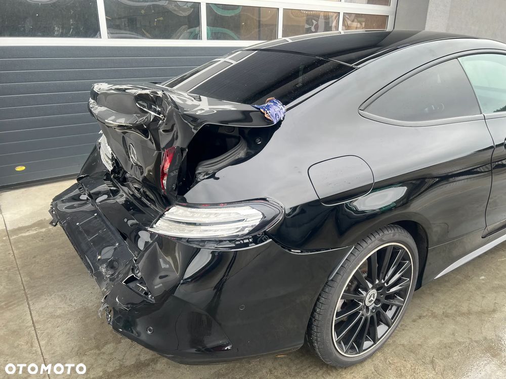 Mercedes-Benz Klasa C 300 9G-TRONIC - 31