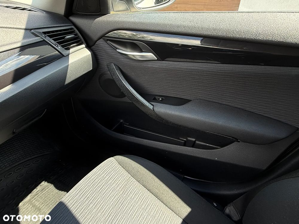 BMW X1 sDrive18i - 12