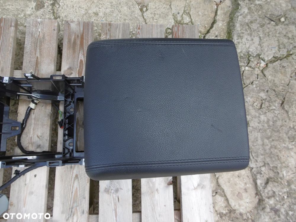 TUNEL SCHOWEK PODŁOKIETNIK DISCOVERY SPORT L550 - 4