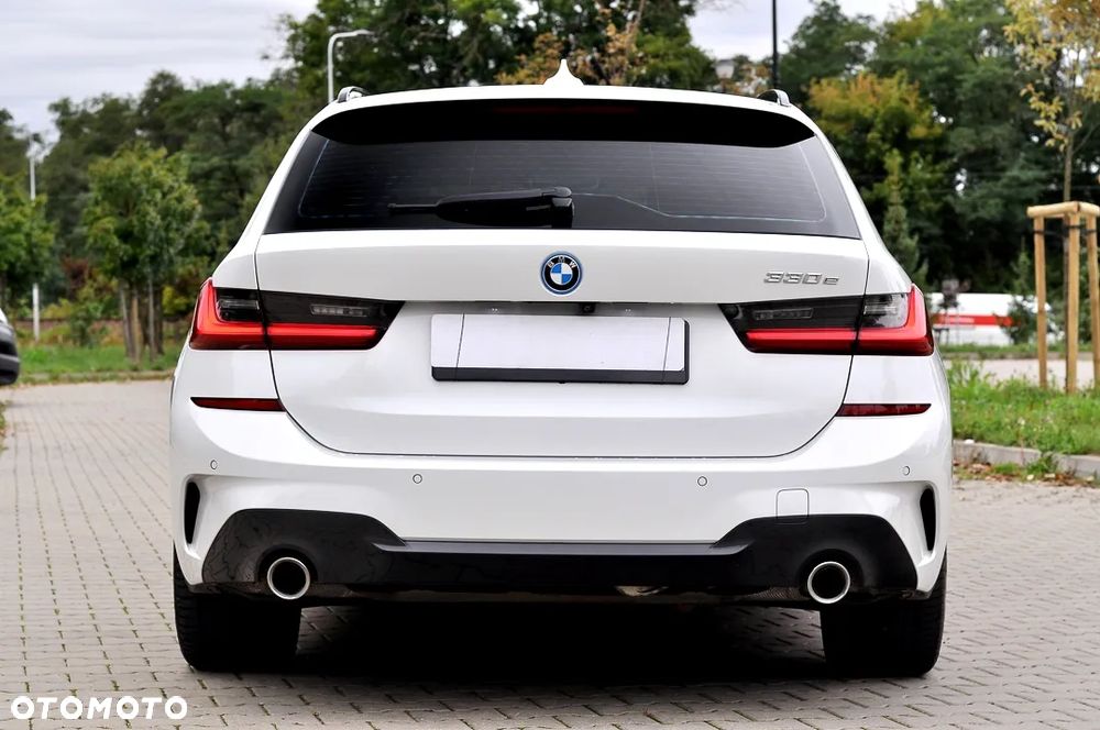 BMW Seria 3 330e Touring M Sport - 8