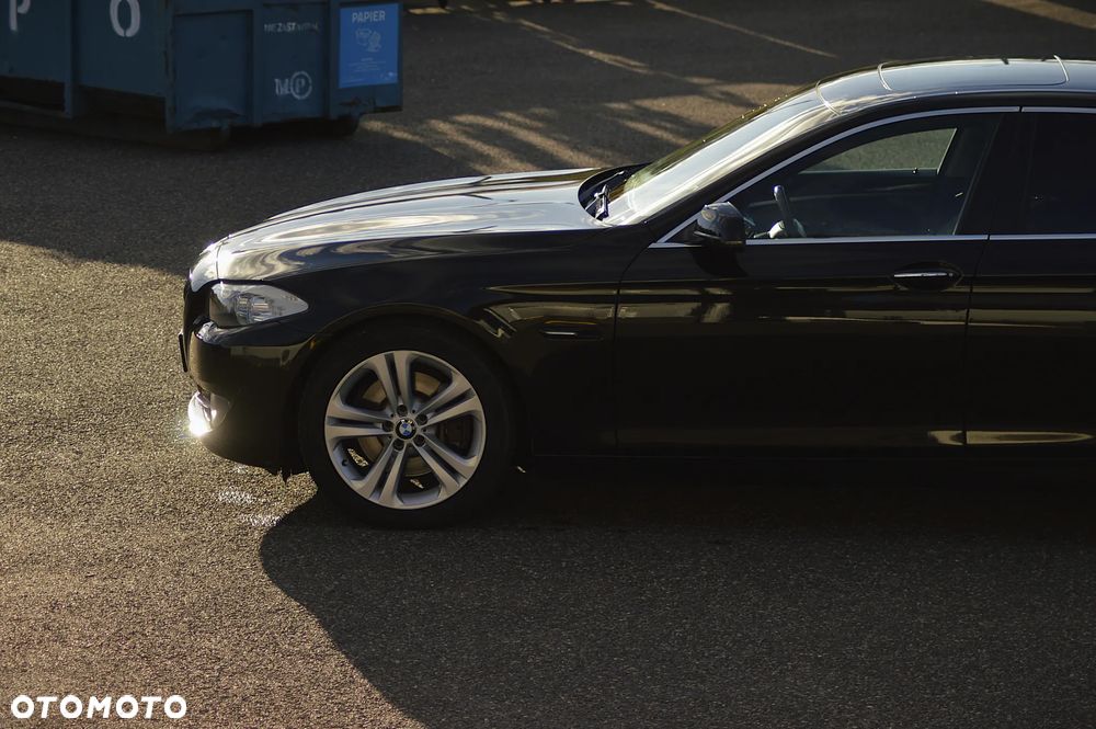 BMW Seria 5 525d xDrive - 18