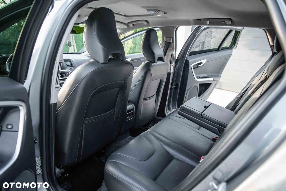 Volvo V60 Cross Country T5 AWD Summum - 32