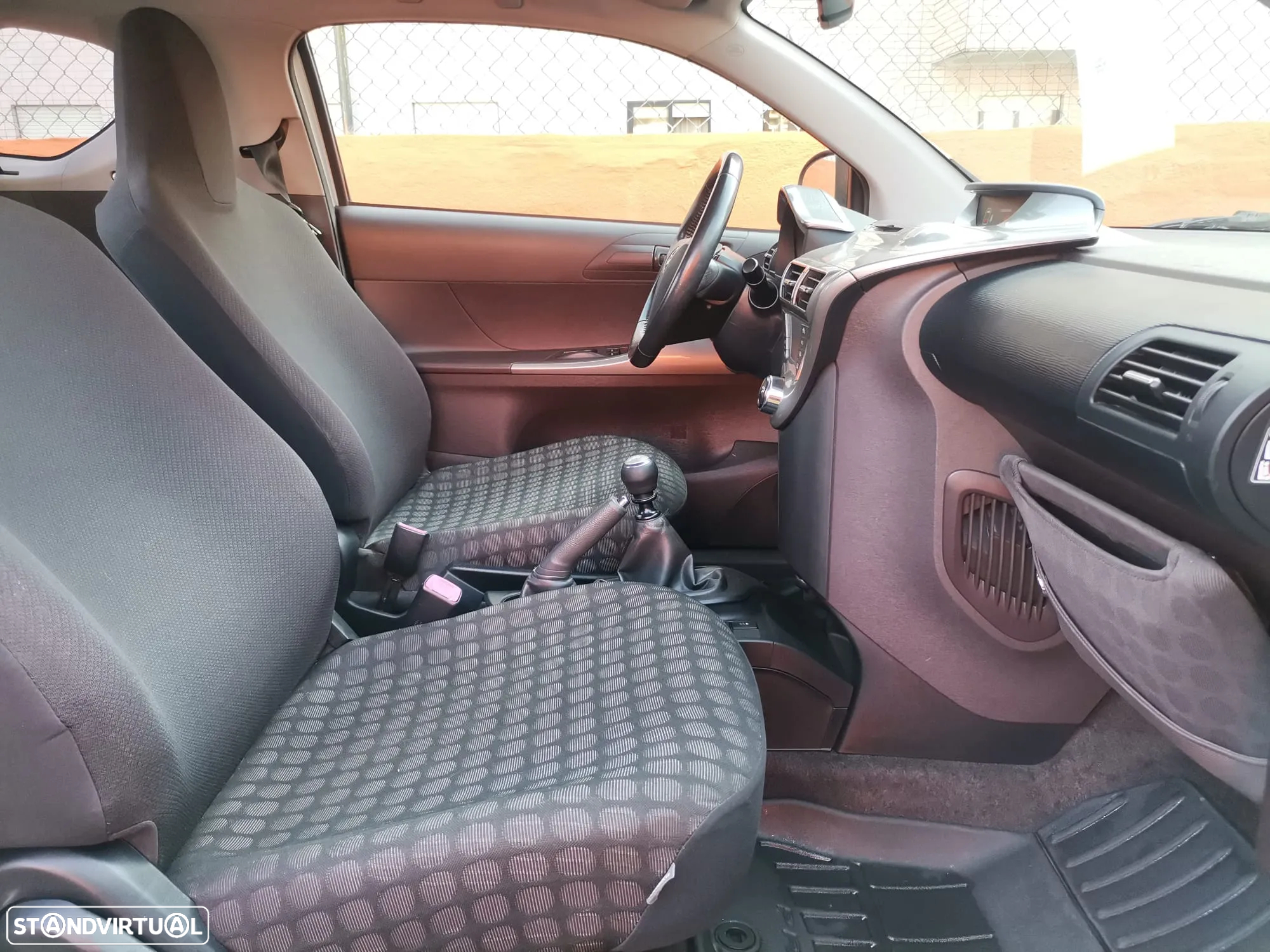 Toyota iQ 1.4 D-4D + - 9