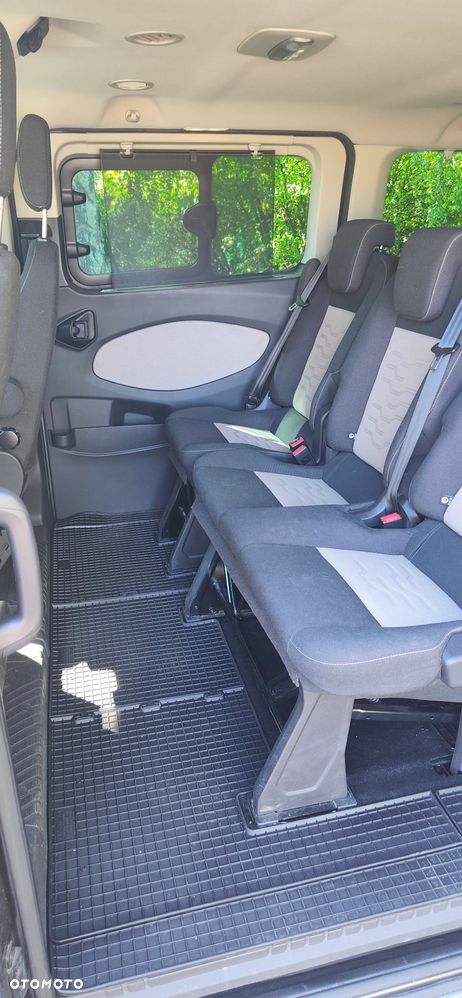 Ford Tourneo Custom - 24