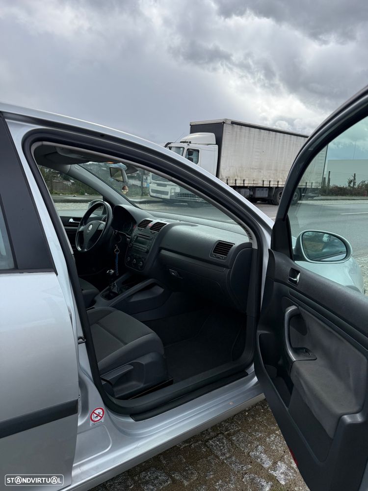 VW Golf 1.6 FSi Confortline - 13