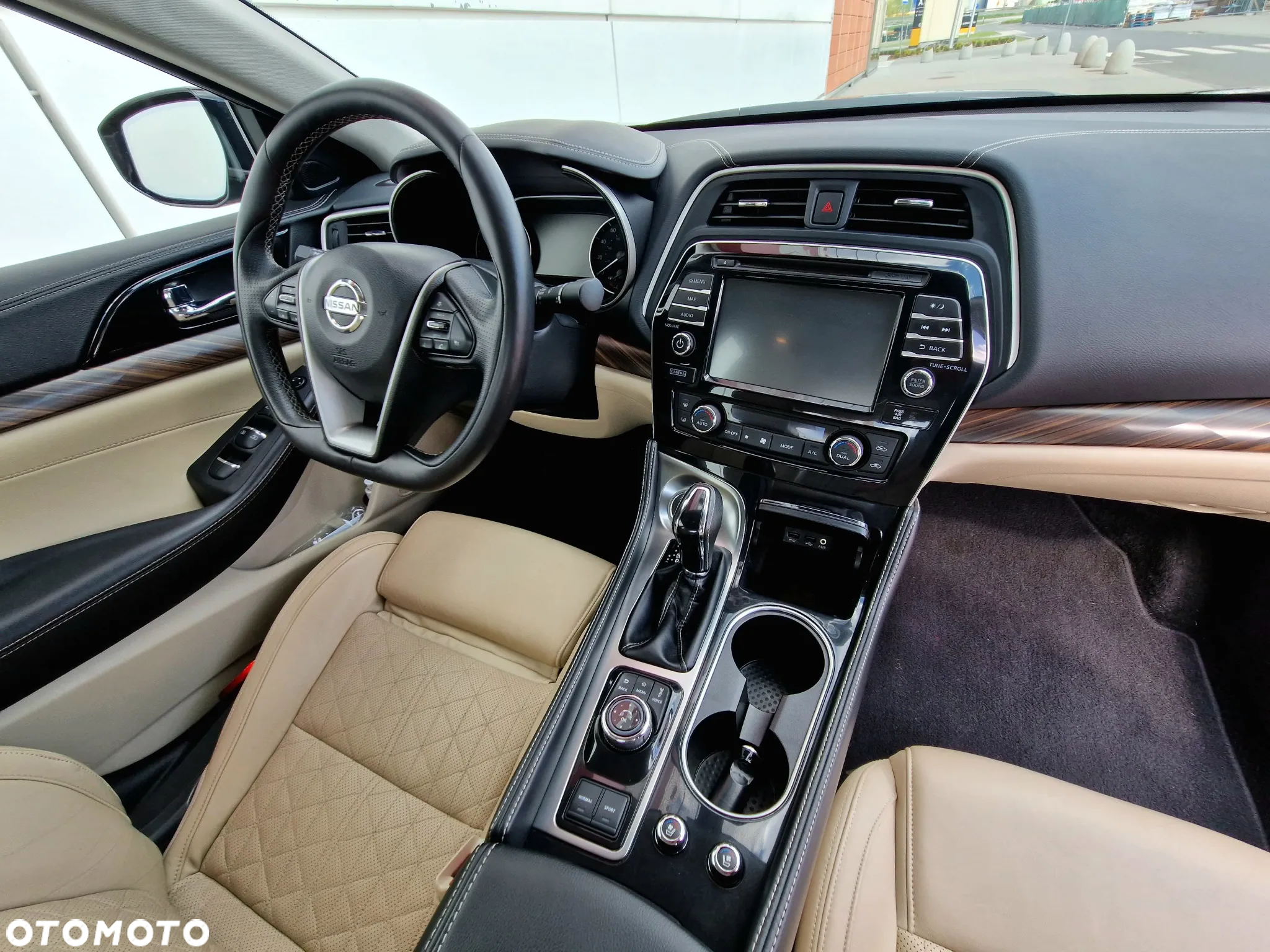 Nissan Maxima - 24