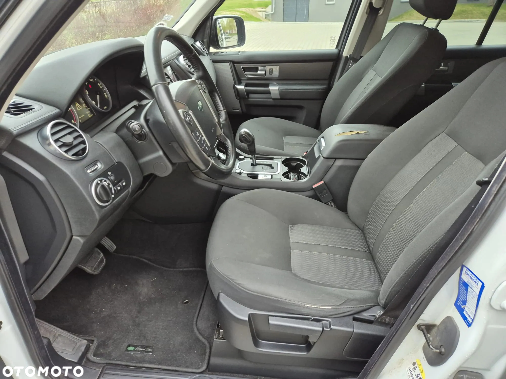 Land Rover Discovery SD V6 SE - 11
