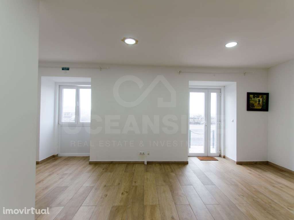 Loja com 2 Salas Amplas e Cenário Exclusivo sobre o Tejo - Grande imagem: 5/21