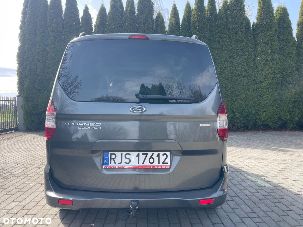 Ford E-Tourneo Courier - 3