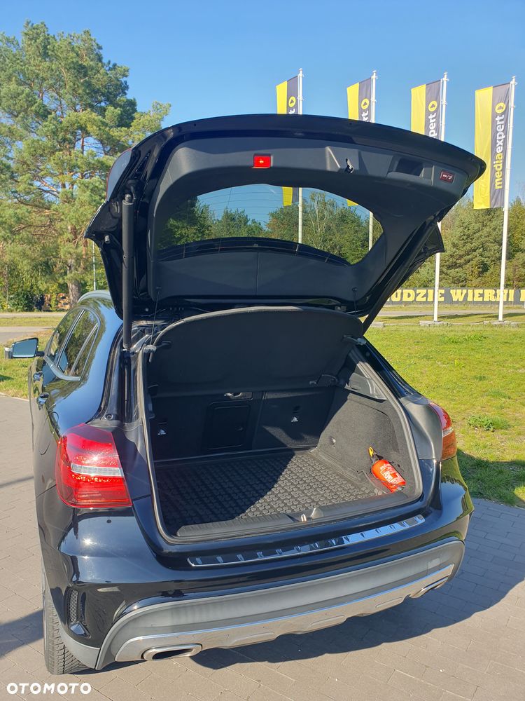 Mercedes-Benz GLA - 21