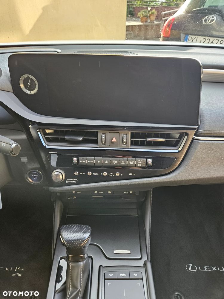 Lexus ES 300h F Sport Edition - 20
