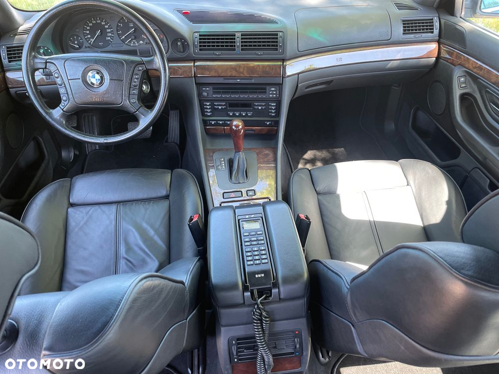 BMW Seria 7 740i - 28