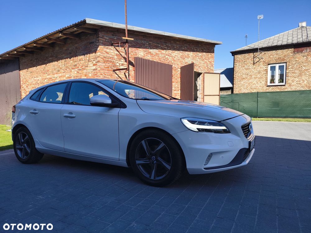 Volvo V40 D2 Drive-E R-Design Momentum - 1