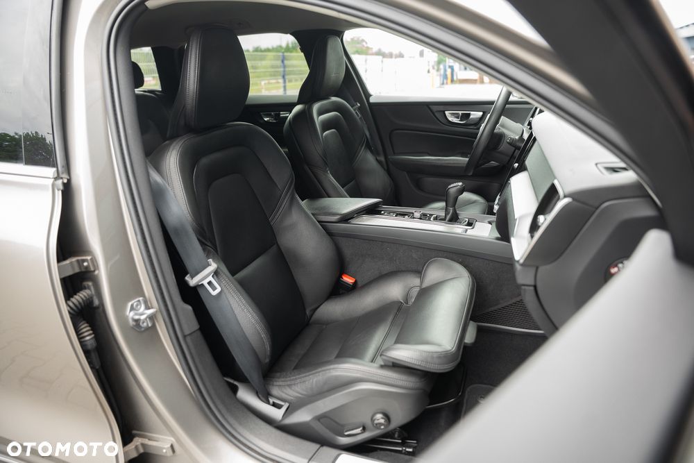 Volvo V60 D4 Drive-E R-Design Momentum - 26