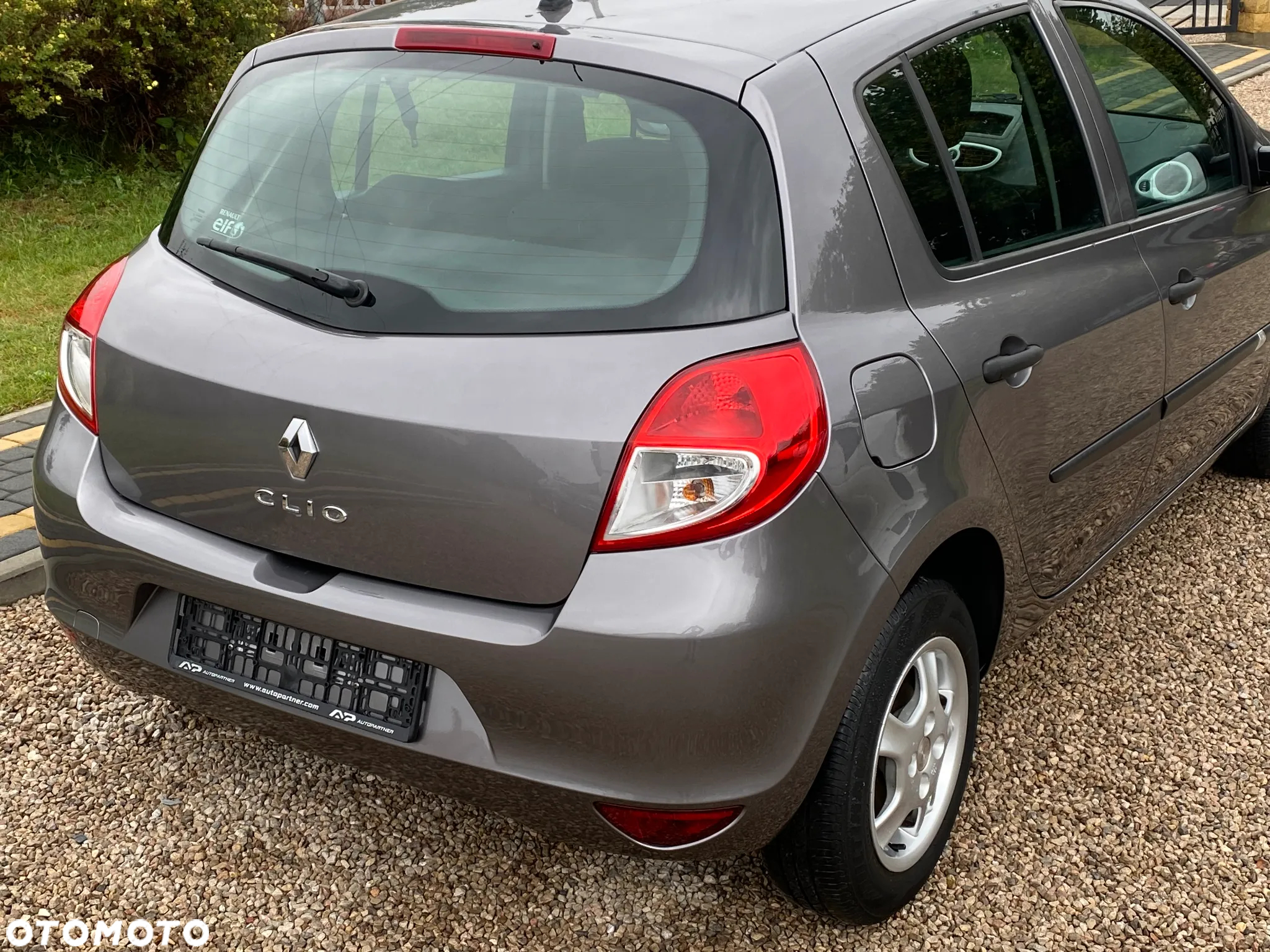 Renault Clio 1.2 16V 75 Dynamique - 9