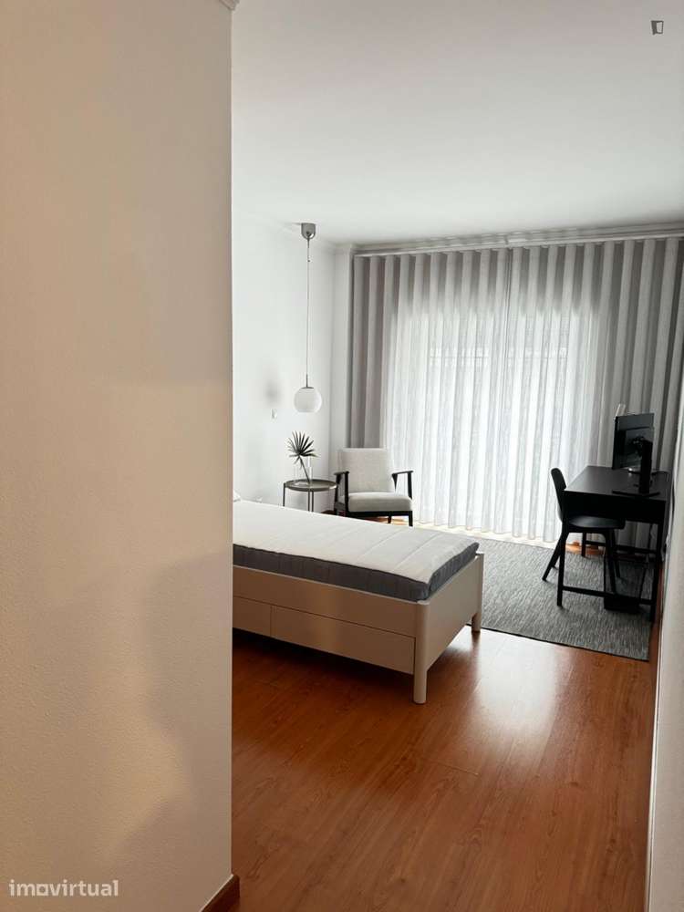 Quarto - localizado em Lisbon - Grande imagem: 5/12