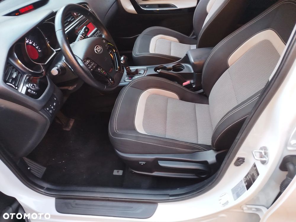 Kia Ceed - 8
