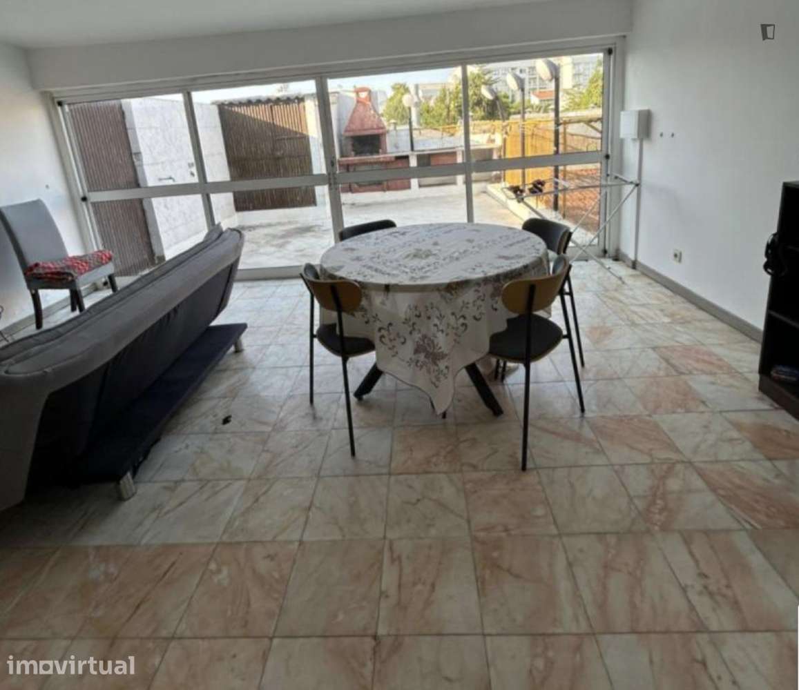Quarto - localizado em Campanhã Porto - Grande imagem: 2/5