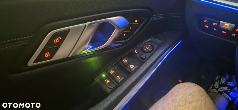 BMW Seria 3 330i M Sport - 23