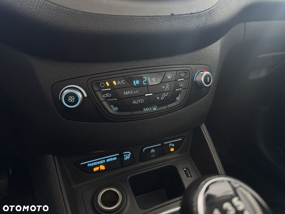 Ford Transit Courier - 28
