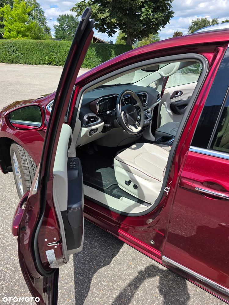 Chrysler Pacifica - 22