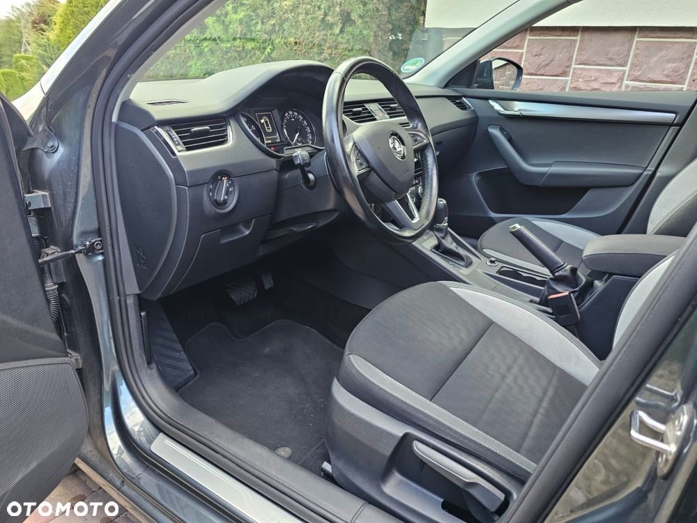 Skoda Octavia 1.4 TSI Joy DSG - 32