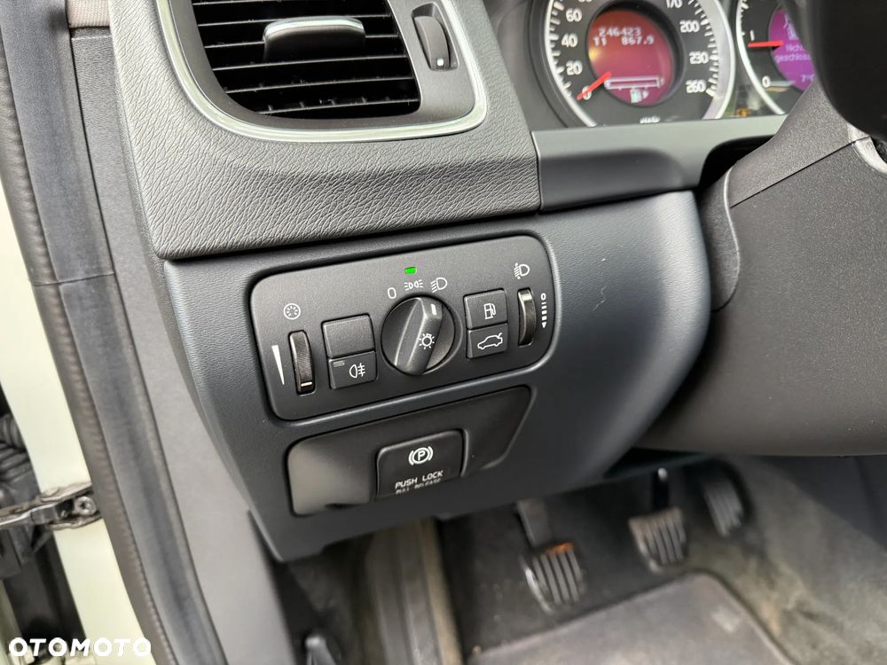 Volvo V60 D3 Momentum - 16