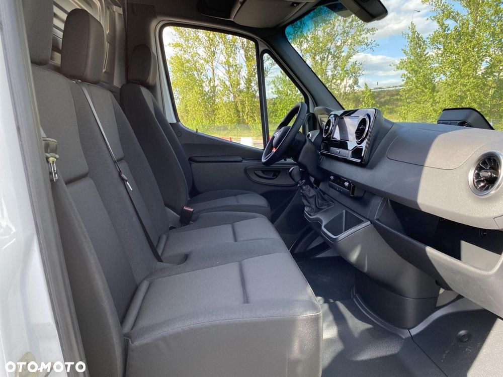 Mercedes-Benz Sprinter - 16