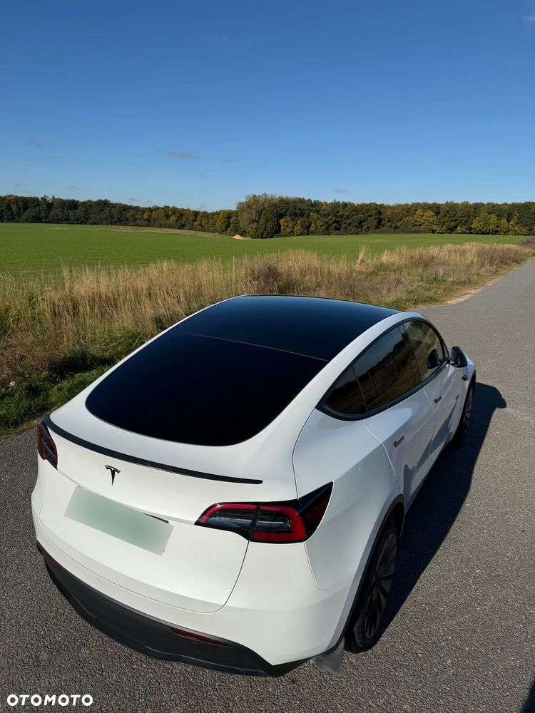 Tesla Model Y Long Range AWD - 6