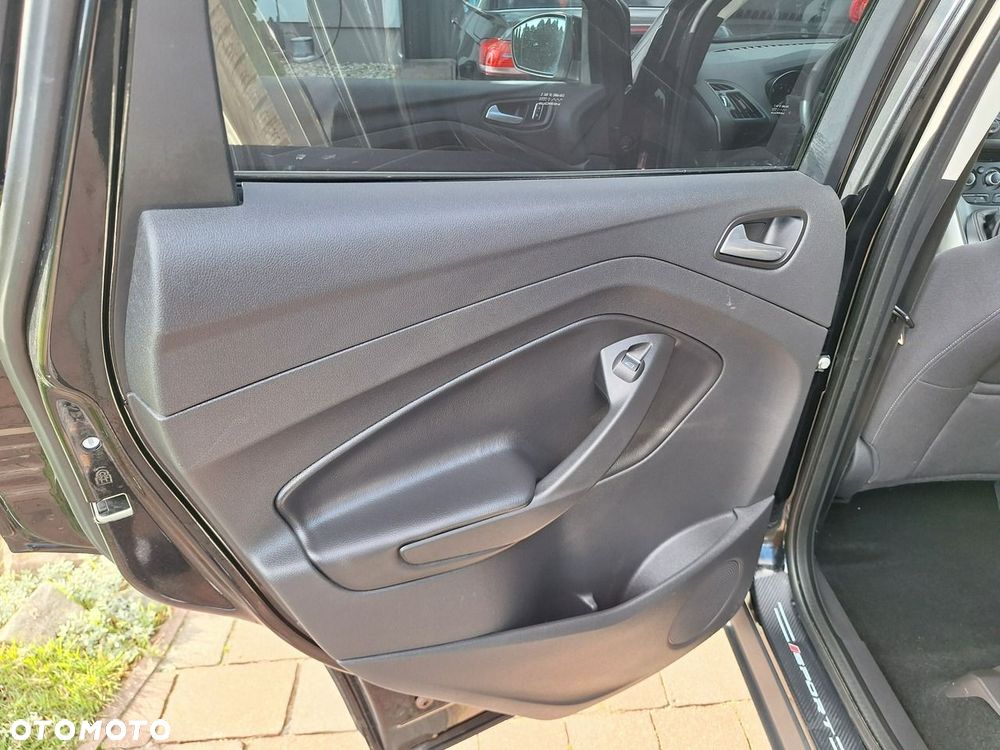 Ford Kuga 1.6 EcoBoost 2x4 Trend - 16