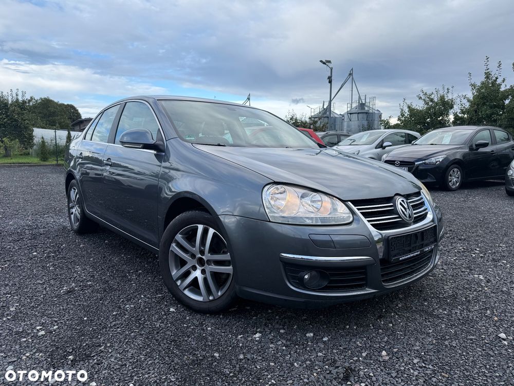 Volkswagen Jetta 1.4 TSI Sportline - 2