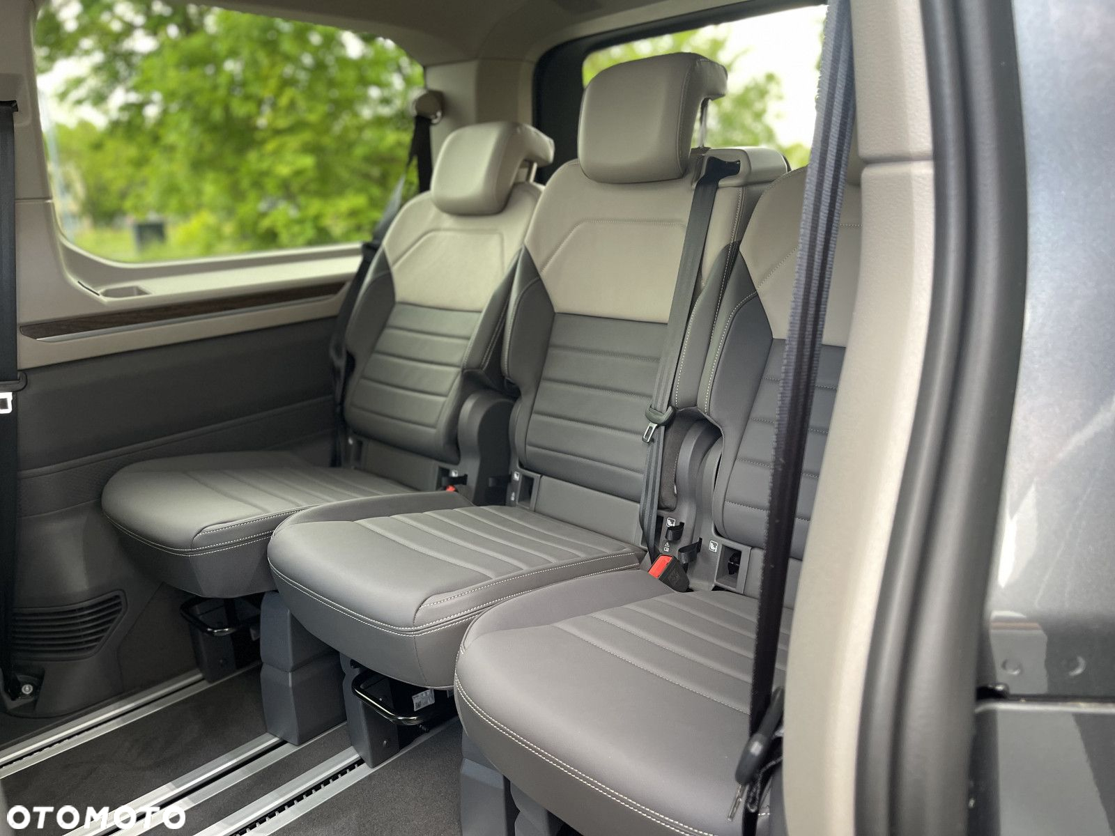 Volkswagen Multivan - 19